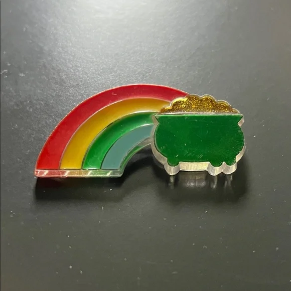 Hallmark 1982 St. Patrick's Day Rainbow and Pot of Gold Pin - Picture 1 of 3